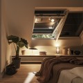 Markiza-zaciemniająca-Velux-SSS-MK04-0000-(78x98-cm)-zasilana-solarnie-nie-wymaga-doprowadzenia-przewodów-zaciemnienie-i-redukcja-nagrzewania.jpg