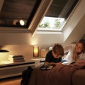 Markiza-zaciemniająca-Velux-SSS-PK08-0000-(94x140-cm)-zasilana-solarnie-nie-wymaga-doprowadzenia-przewodów-zaciemnienie-i-redukcja-nagrzewania.jpg
