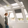 Roleta-wewnętrzna-zaciemniająco-plisowana-Velux-DFD-MK10-(78x160-cm).jpg