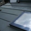 Okno-do-dachu-płaskiego-otwierane-solarnie-Fakro-DEF-DU6-Solar-(80x80-cm).jpg