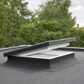 Okno-do-dachu-płaskiego-otwierane-elektrycznnie-Velux-CVP-0573U-(150x150-cm).jpg