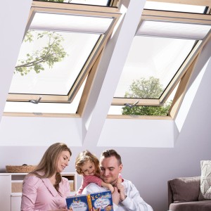 Okno dachowe FAKRO FTP-V P50 GreenView (66x140 cm), 3-szybowe, dolne otwieranie, Uw=1,0 W/m2K, Rw=39dB