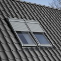 Roleta-zewnętrzna-Velux-SML-FK06-0000S-(66x118-cm)-z-napędem-elektrycznym-całkowita-ochrona-komfort-i-poprawa-izolacyjności.jpg