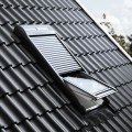 Roleta-zewnętrzna-Velux-SSL-CK02-0000S-(55x78-cm)-zasilana-solarnie-nie-wymaga-doprowadzenia-przewodów-całkowita-ochrona-komfort-i-poprawa-izolacyjności.jpg