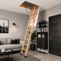 Schody-strychowe-z-drewnianą-drabinką-i-poręczą-Fakro-LWK-Plus-(70x140/305-cm).jpg