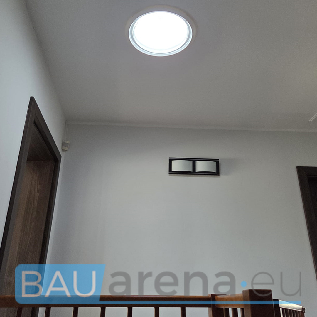 montaz-swietlika-tunelowego-powiat-poznanski-velux-twr-0k14-bauarena-1.jpg